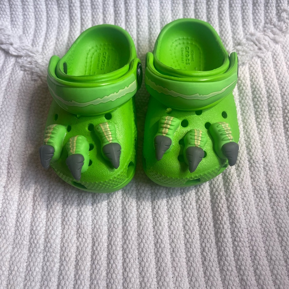 CROCS Green Dino Claw Kids Slippers